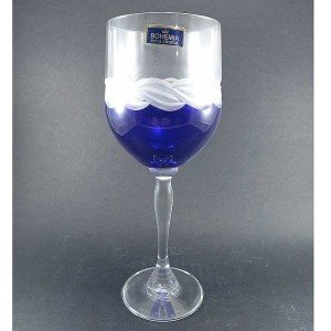 Juego de copas de cristal de Bohemia labradas y tintadas en color azul