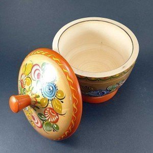 Bombonera rusa de madera decorada con esmaltes de dibujos florales