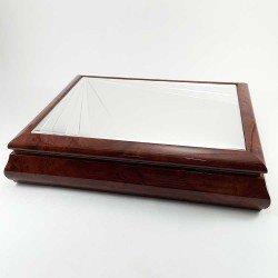Caja con espacio superior para grabar. Madera y plata. Personalizada.