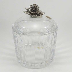 Bombonera de cristal de plomo hecha en Italia con flor de plata de ley