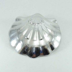 Concha de bautizo en resina con baño de plata. Personalizada