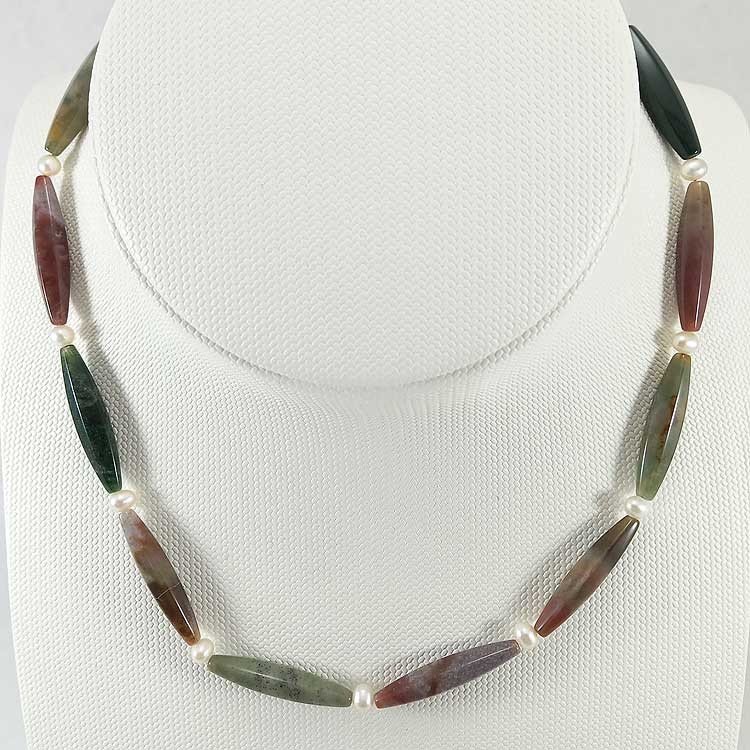 Collar de mujer con piedras semipreciosas de ágata musgosa y perlas