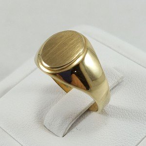 Anillo sello unisex ovalado en oro de 18 quilates totalmente liso