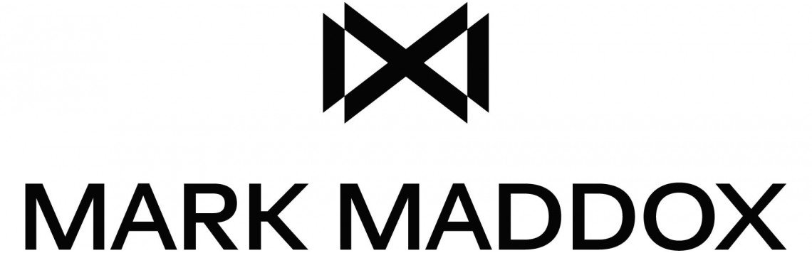 Mark Maddox schaut auf Frauen Männer. Modische, elegante, billige Uhr.